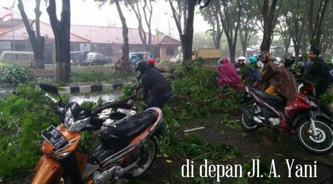 Surabaya yang terkenal panas!!! alami hujan es dan disertai angin kencang