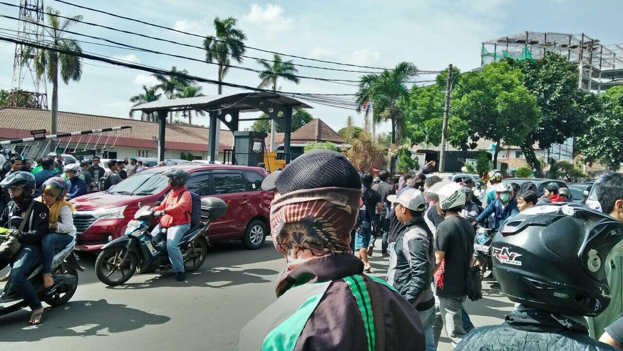 Pengemudi Ojek Online & Angkot di Tangerang Berdamai