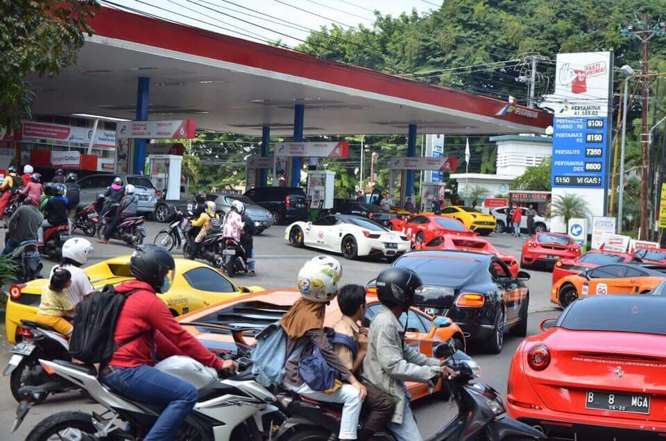 Gak Cuma Dubai Yang Bisa Macet Mobil Keren,Indonesia Juga Bisa...!