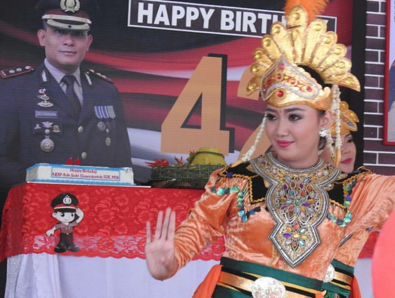 Polwan Cantik ini Ternyata Penari Andalan Karanganyar