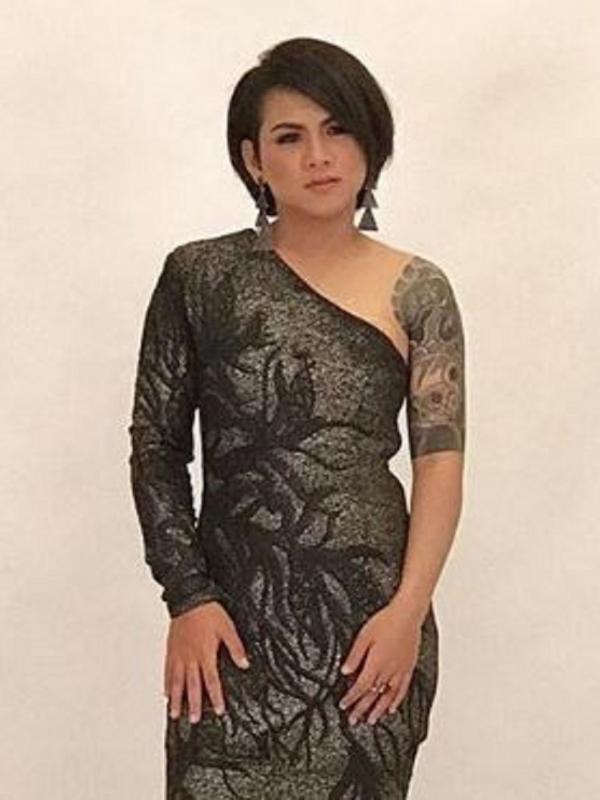 4 Gaya Evelyn Nada Anjani yang Makin Terlihat Perempuan