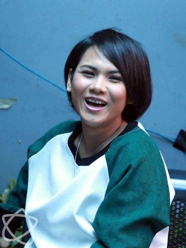 4 Gaya Evelyn Nada Anjani yang Makin Terlihat Perempuan