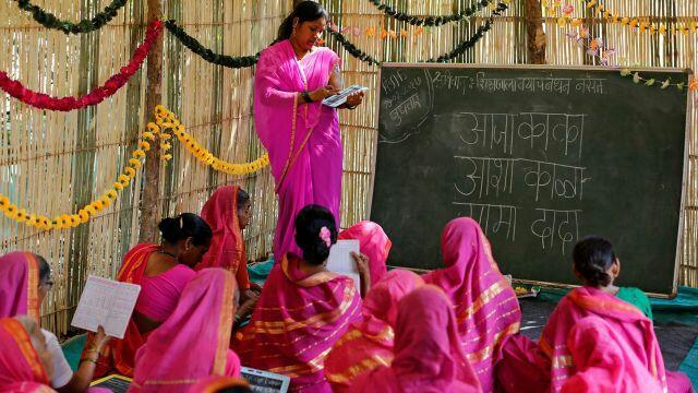 Menuntut Ilmu ItuTak Terbatas Usia, Sekolah Khusus Lansia di India Ini Bukti Nyatanya