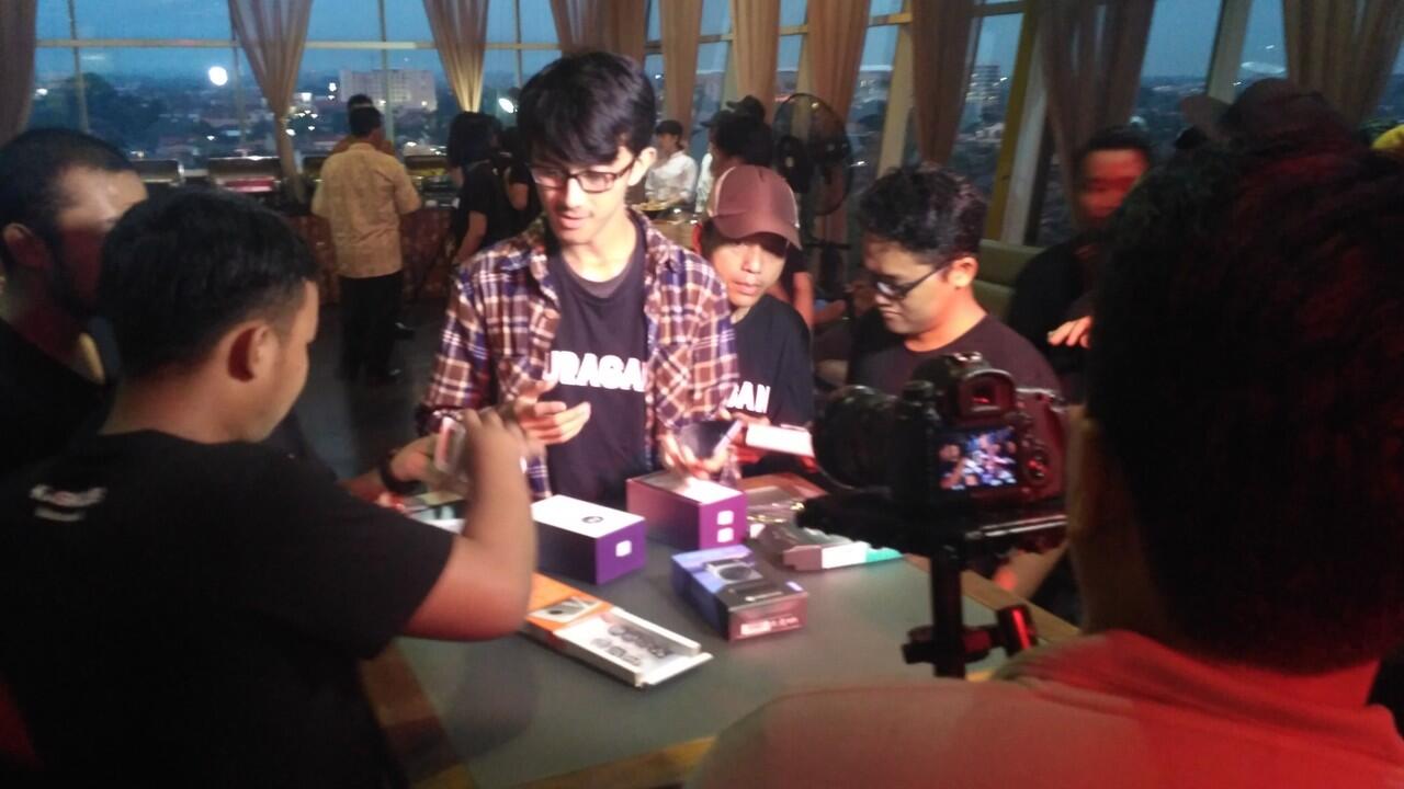 &#91;TC MOTO Z&#93;Moto Z to Yogyakarta, Manjain Mata Lo nonton Film Ala Bioskop