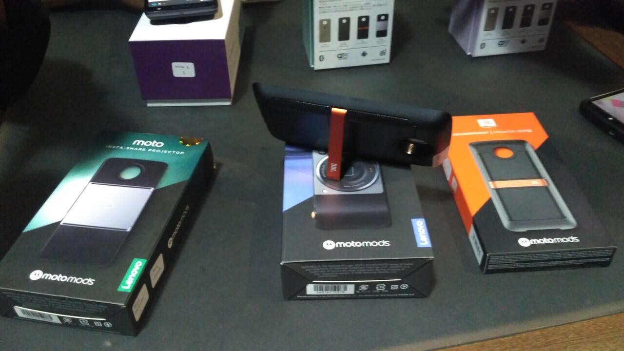 &#91;TC MOTO Z&#93;Moto Z to Yogyakarta, Manjain Mata Lo nonton Film Ala Bioskop