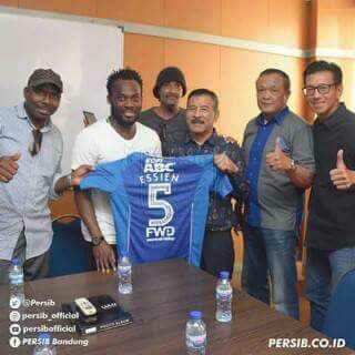 Tiba di Bandung, Michael Essien Resmi Gabung Persib