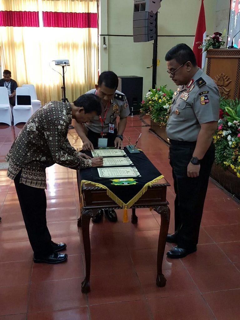 Penandatanganan Pakta Integritas Rekruitmen SIPSS 2017 untuk Wujudkan Polisi Bersih