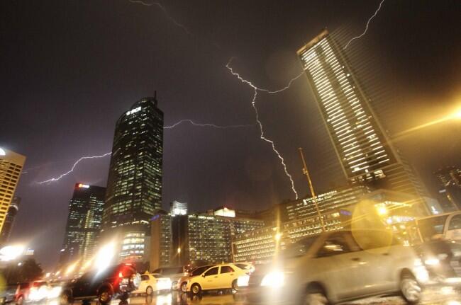 Jakarta Berpotensi Hujan Petir Hari Ini