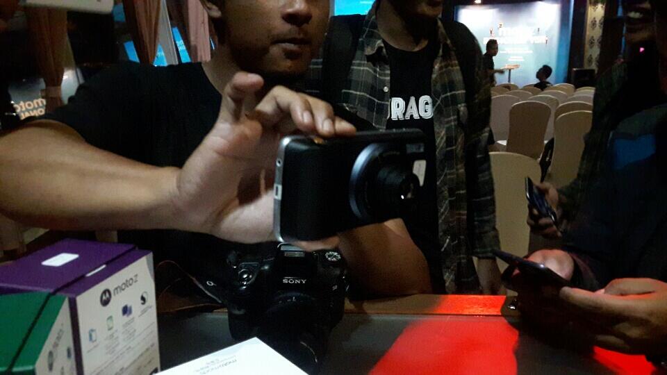 &#91;TC MOTO Z&#93; jepret keren Pakai Hasselblad True Zoom Camera Mod nya Moto Z!