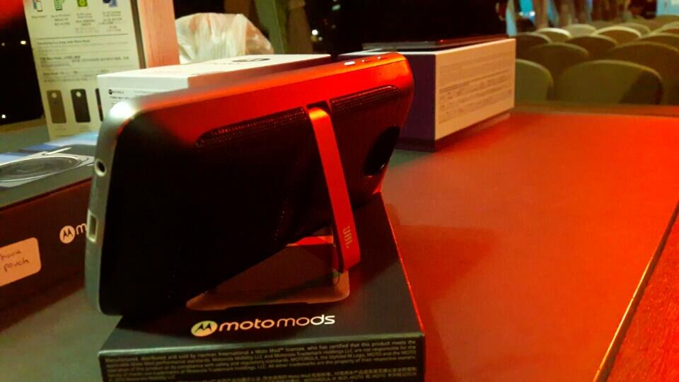 &#91;TC MOTO Z&#93; Lembutnya suara neng Via Didengerin Pakai Speaker Mod nya Moto Z