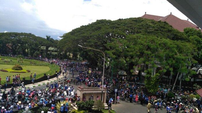 Rombongan Arema FC Nyaris Gagal Masuk Balai Kota Malang