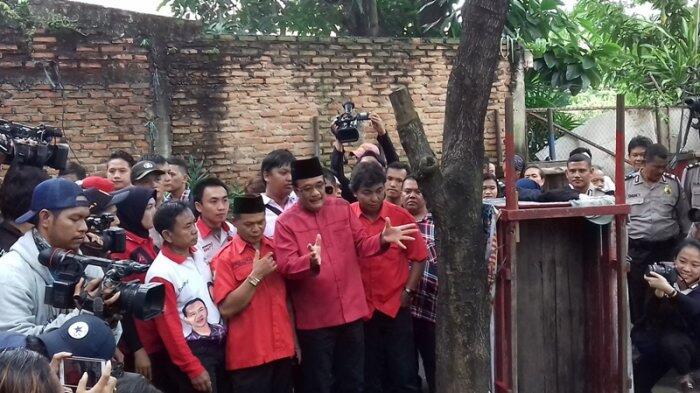 Djarot Janji Akan Lakukan Pengerukan Kali di Kawasan Cipulir