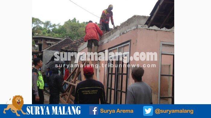 Bersama Anaknya, Anik Tinggal di Rumah Tanpa Atap Selama Dua Tahun