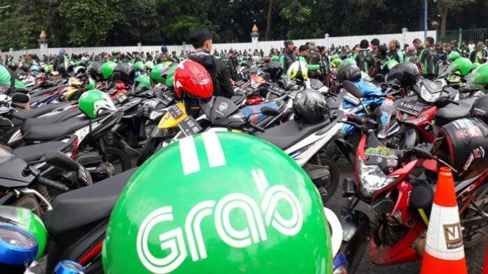 Grab Belum Tahu Taksi Online Wajib Ditempeli Stiker