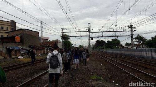 KRL Bekasi-Manggarai Anjlok, Begini Kondisinya