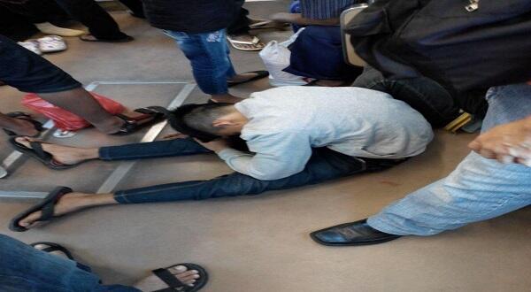 Begini Gaya Tidur Penumpang di KRL