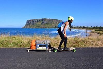 Wanita Hamil Ini Kelilingi Tasmania Naik Longborad Gan!