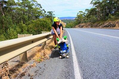 Wanita Hamil Ini Kelilingi Tasmania Naik Longborad Gan!