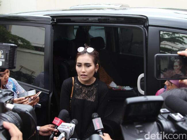 Ayu Ting Ting Terancam Langgar Undang-undang, Ayah Rojak: Jangan Sok Tahu!