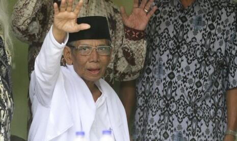 BREAKING NEWS: KH Hasyim Muzadi Meninggal Dunia