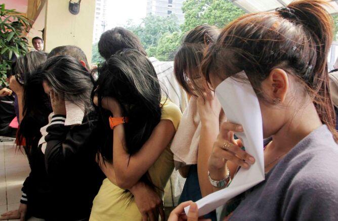 Begini Foto Mucikari TS dan Ke-15 Cabe-Cabean Saat Di Ringkus Polisi