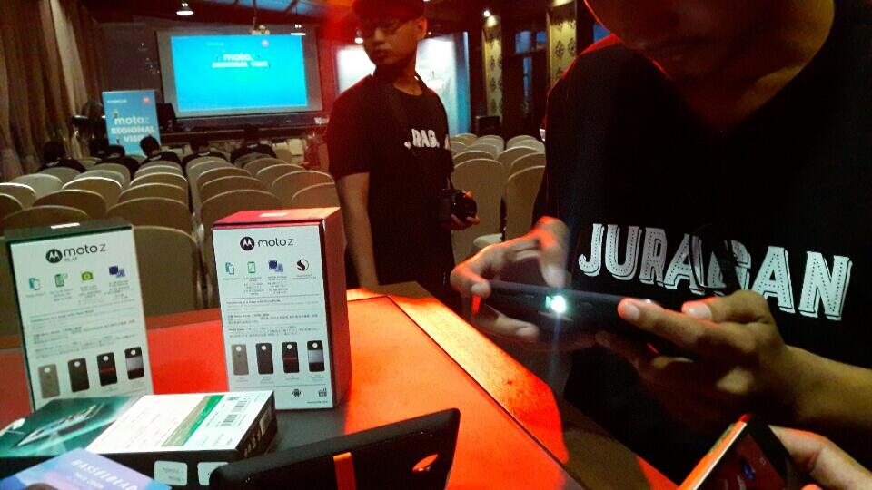  &#91;TC MOTO Z&#93; Bisa Bergolden Memory Ria Pakai Speaker Mod nya Moto Z