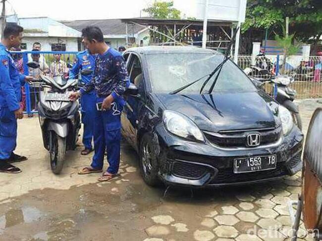 Wujud Mobil dan Motor Diduga Sesajen yang Diceburkan ke Sungai