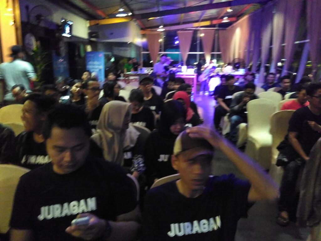 &#91;TC MOTO Z&#93; Saya bisa sangat terbantu dengan Proyektor Mod MOTO Z