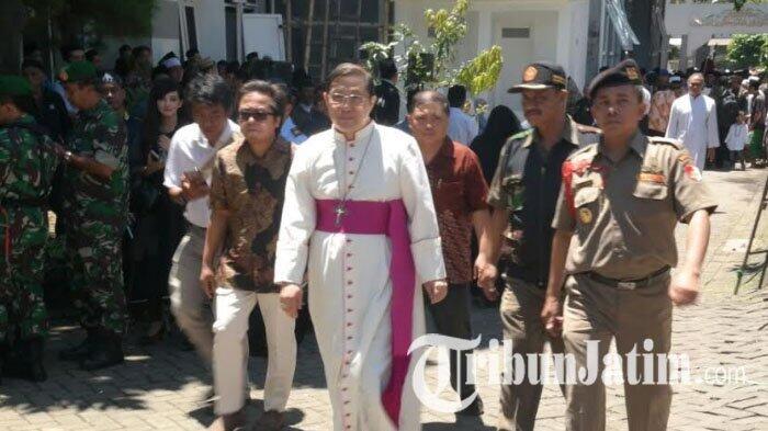 KH Hasyim Muzadi Berpulang, Umat Katolik Melayat dan Gelar Misa Arwah!