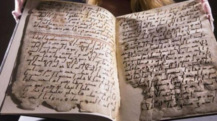 Membandingkan Al-Quran Tua Berumur +1400 Tahun dengan Al-Quran Modern, Ternyata...