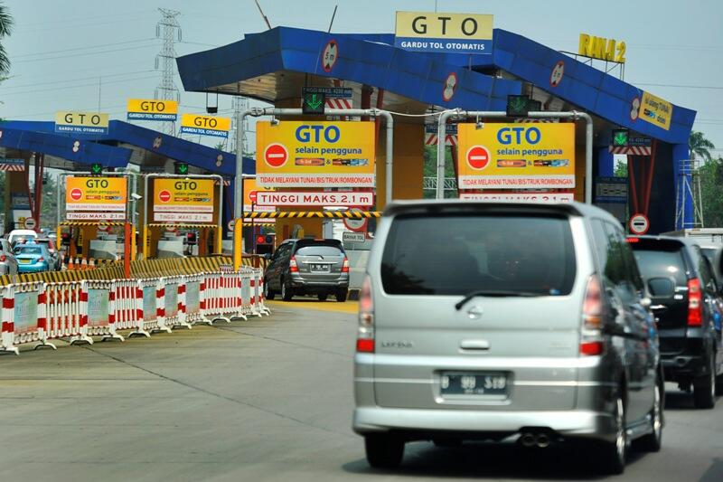 Genangan Air Sebabkan Kemacetan di Tol Jakarta-Cikampek