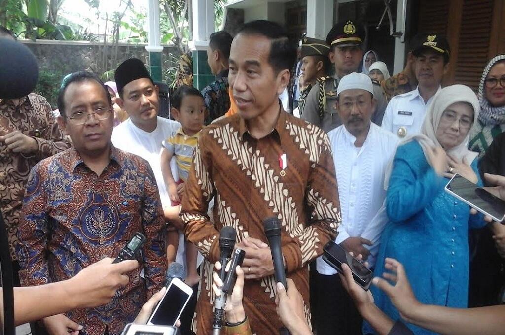 Jokowi Borong Sayuran di Pasar Hongkong