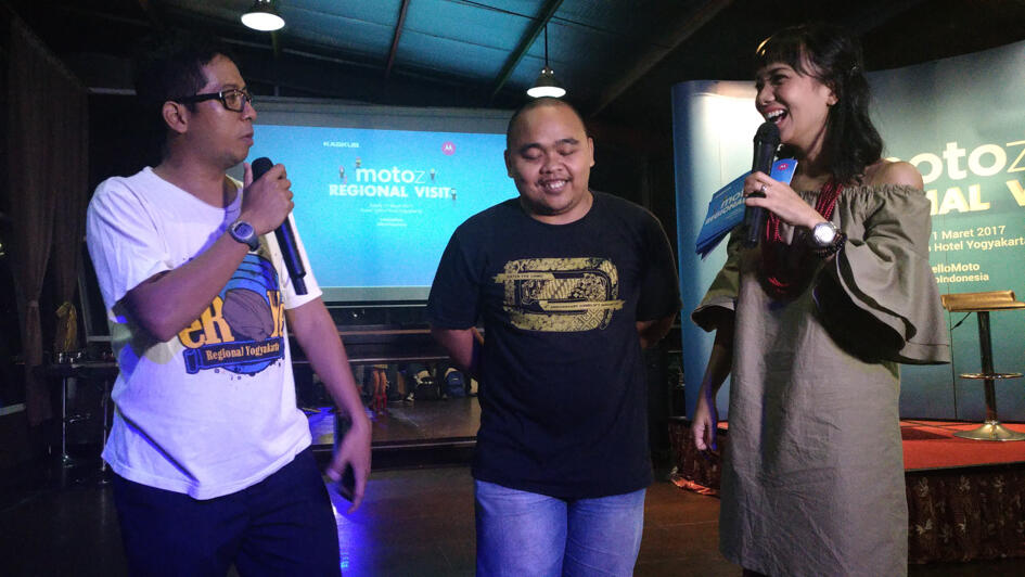 &#91;TC MOTO Z&#93; Nonton Bioskop di Rumah Bisa Kok