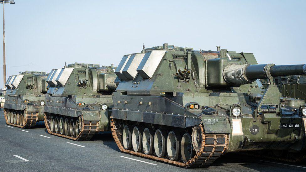 (Persiapan Perang kah) Ratusan British Tank & Heavy Armour Di kirim Ke Estonia