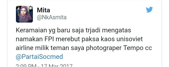 Viral! Lelaki Berpeci Mengaku FPI Merebut Paksa Kaos Fotografer, Lihat yang Dilakukan