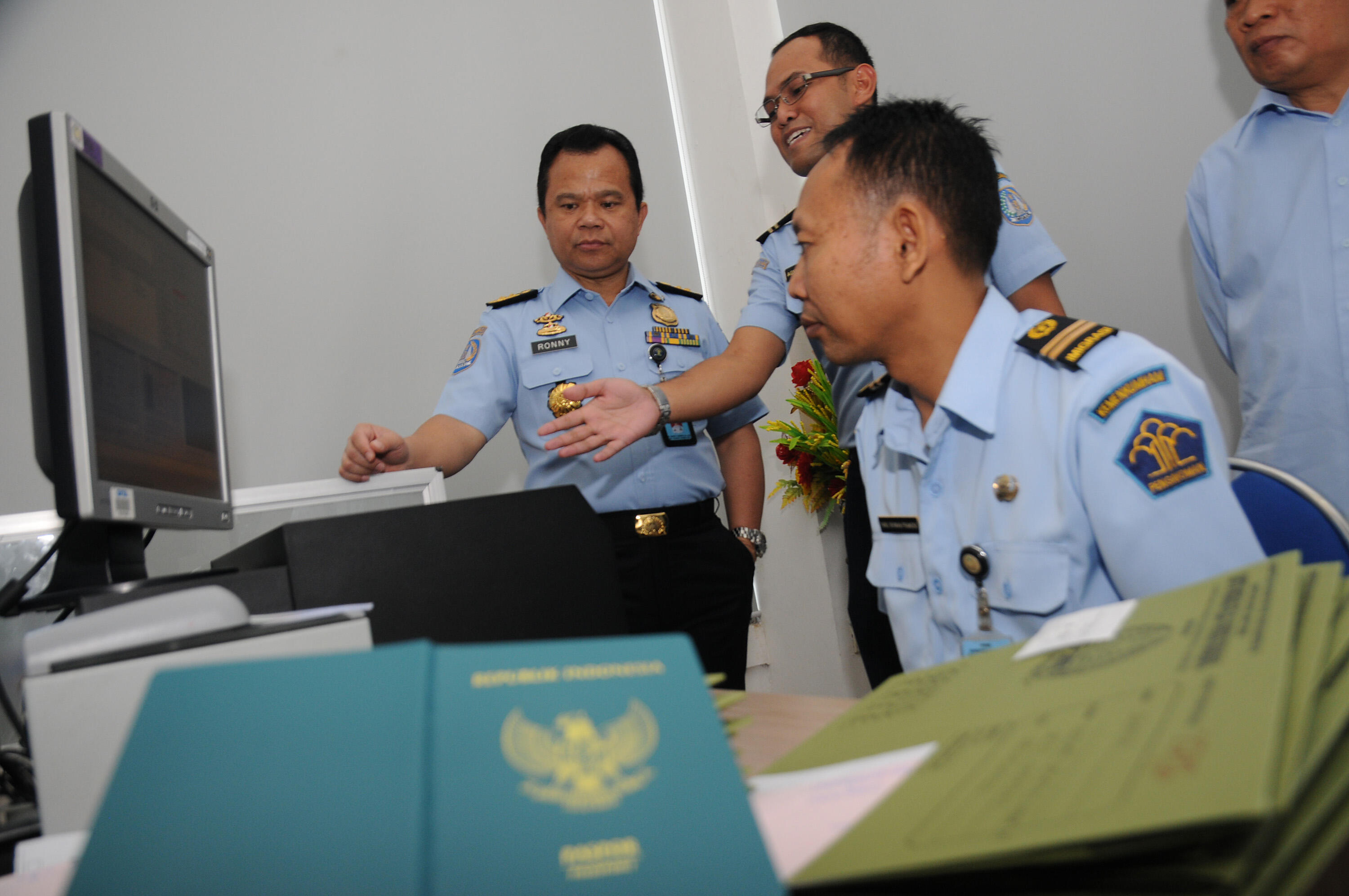 Syarat Rp25 Juta untuk Paspor Dinilai Diskriminatif