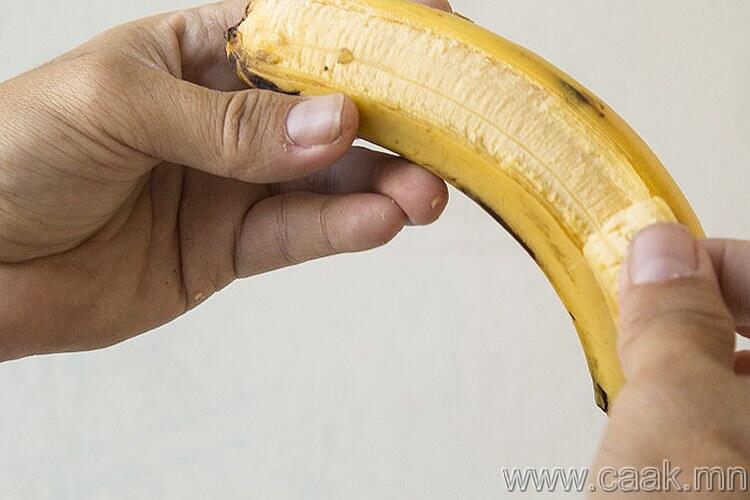 Memutihkan Gigi dengan Kulit Pisang