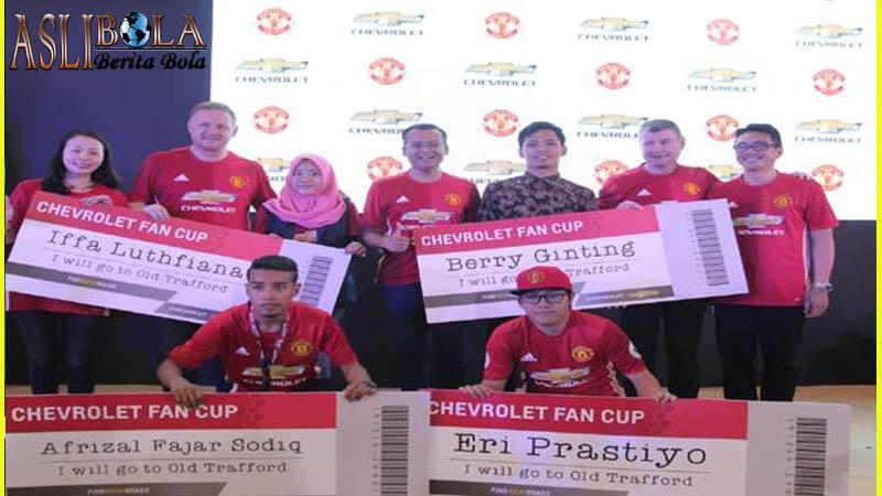 Dapat Hadiah Ke Markas Manchester United