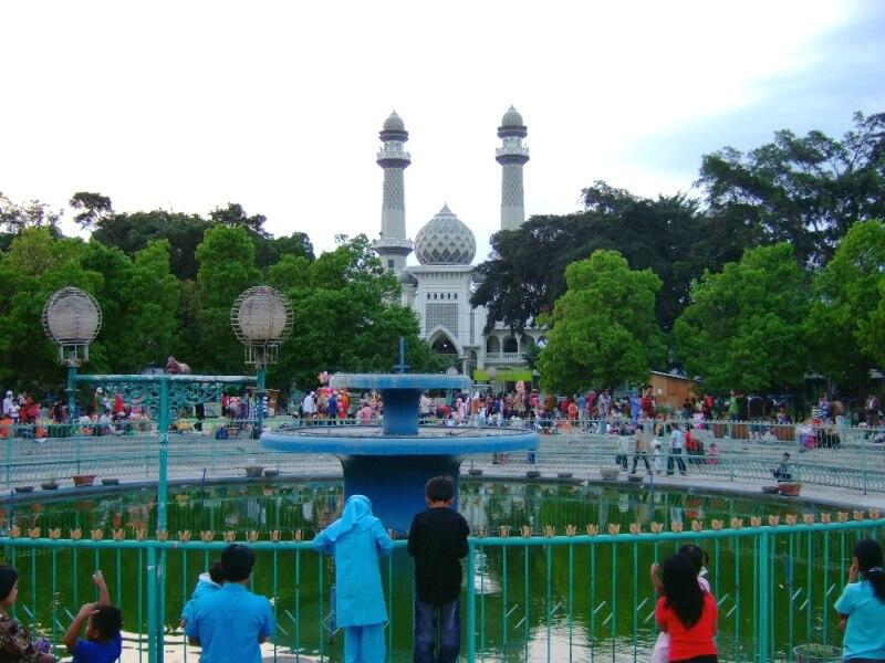 ALUN-ALUN DI SEPUTARAN JAWA TIMUR