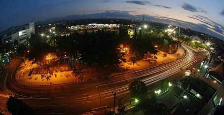 ALUN-ALUN DI SEPUTARAN JAWA TIMUR