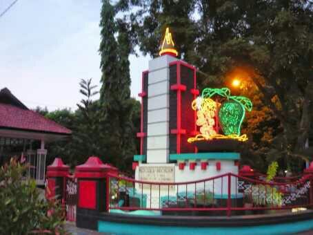 ALUN-ALUN DI SEPUTARAN JAWA TIMUR