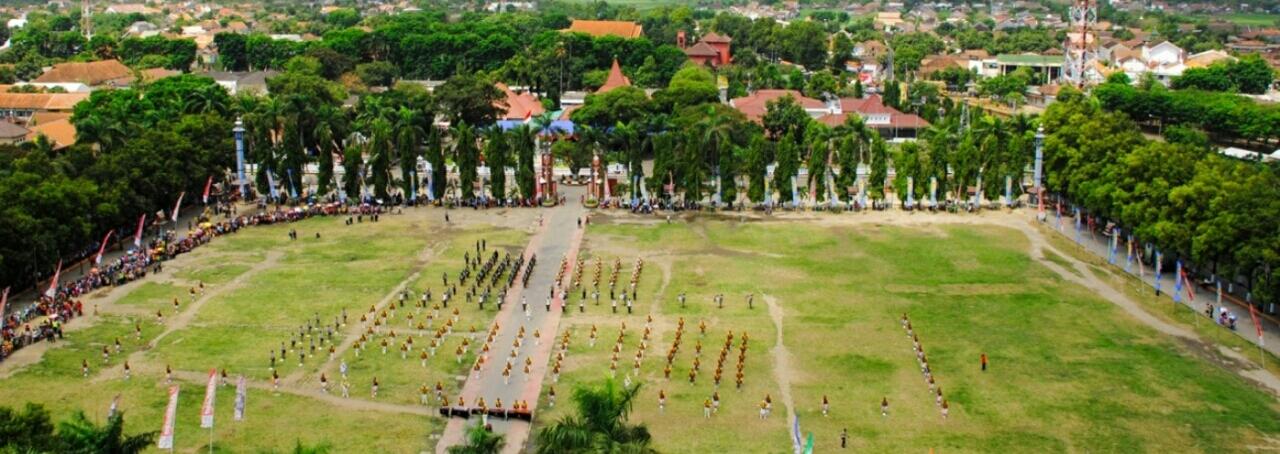 ALUN-ALUN DI SEPUTARAN JAWA TIMUR