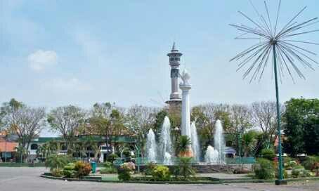 ALUN-ALUN DI SEPUTARAN JAWA TIMUR