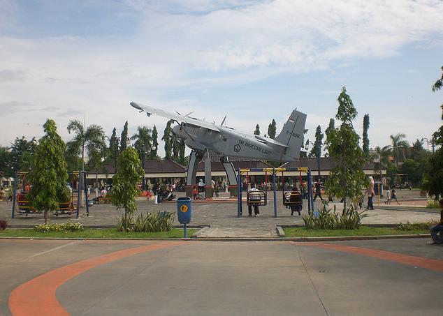 ALUN-ALUN DI SEPUTARAN JAWA TIMUR