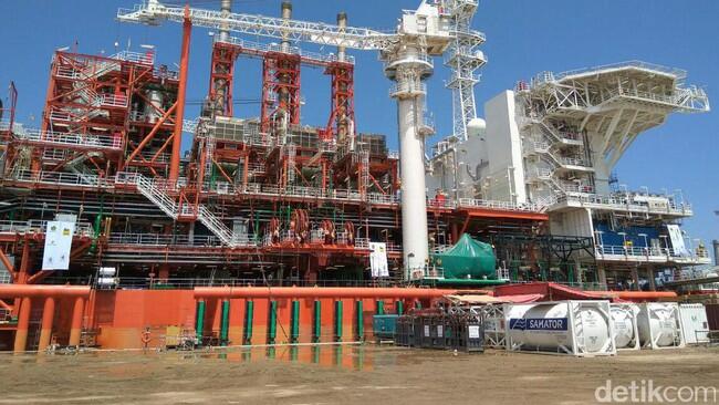 Jonan Resmikan Kapal Raksasa Pengolahan Gas Bernama Jangkrik