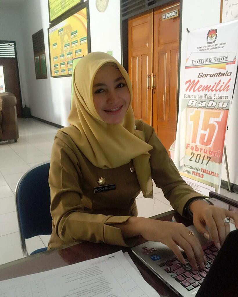 20 PNS Cantik Yang Akan Bikin Agan Betah di Kantor