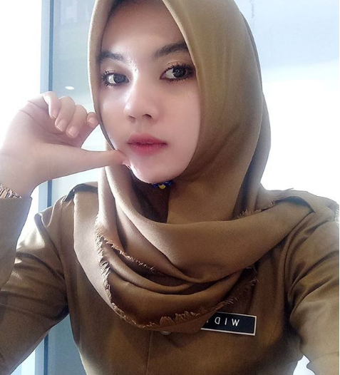 20 PNS Cantik Yang Akan Bikin Agan Betah di Kantor