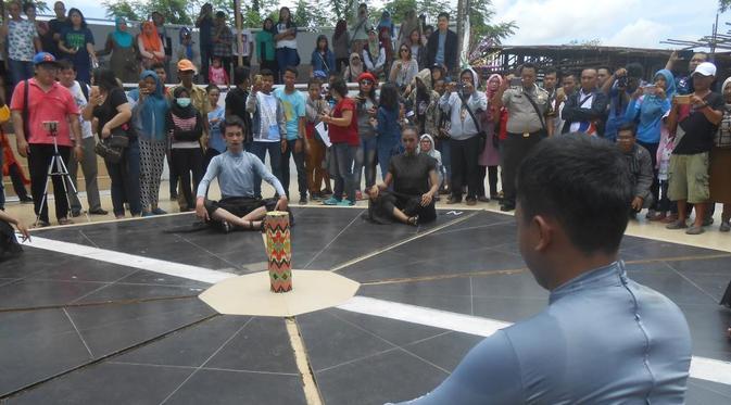 Saat Equinox, Hari Tanpa Bayangan Terjadi di Tugu Khatulistiwa