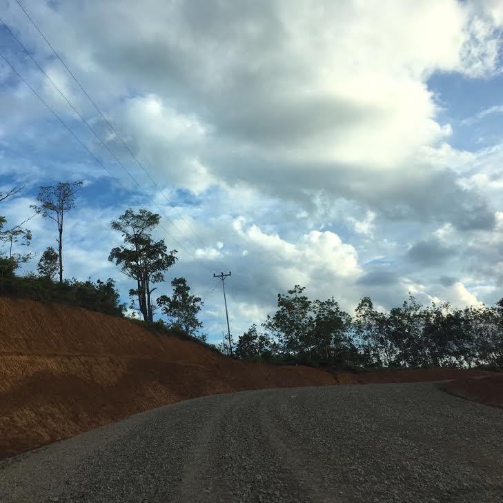 Era Jokowi, Jalan di Perbatasan Mulus dan Diperlebar