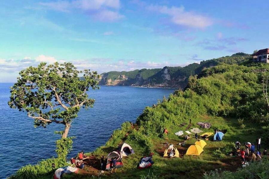 Bosen Ngecamp di Gunung? Cobain Tempat Seru Ini